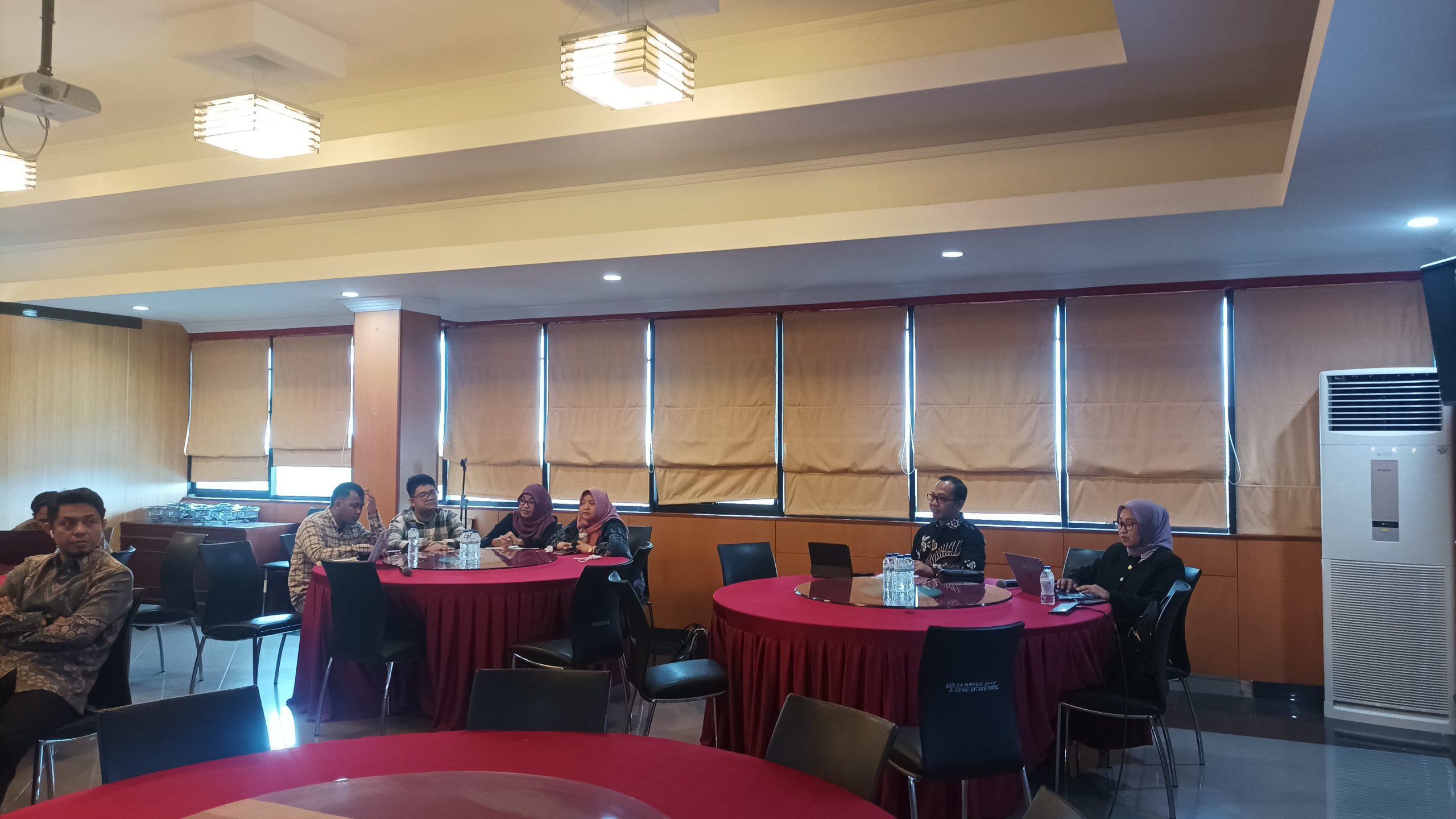 WR 1 Prof Ruslin dan Bu Yuyu