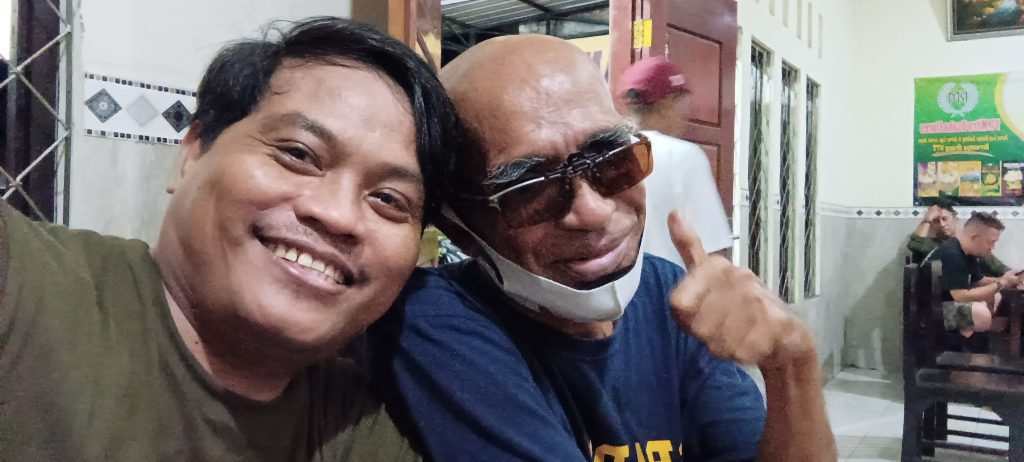 Foto Bersama Ambrosius Dan, AKtivis Netra dari Maumere, salah satu pendiri Forsadika