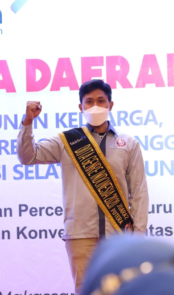 Di balik selempang ini, ada cerita yang tak selalu terlihat.
Aku pernah merasa tak layak mewakili siapa pun.
Tapi hari ini, aku tahu: suara penyintas juga penting untuk didengar.