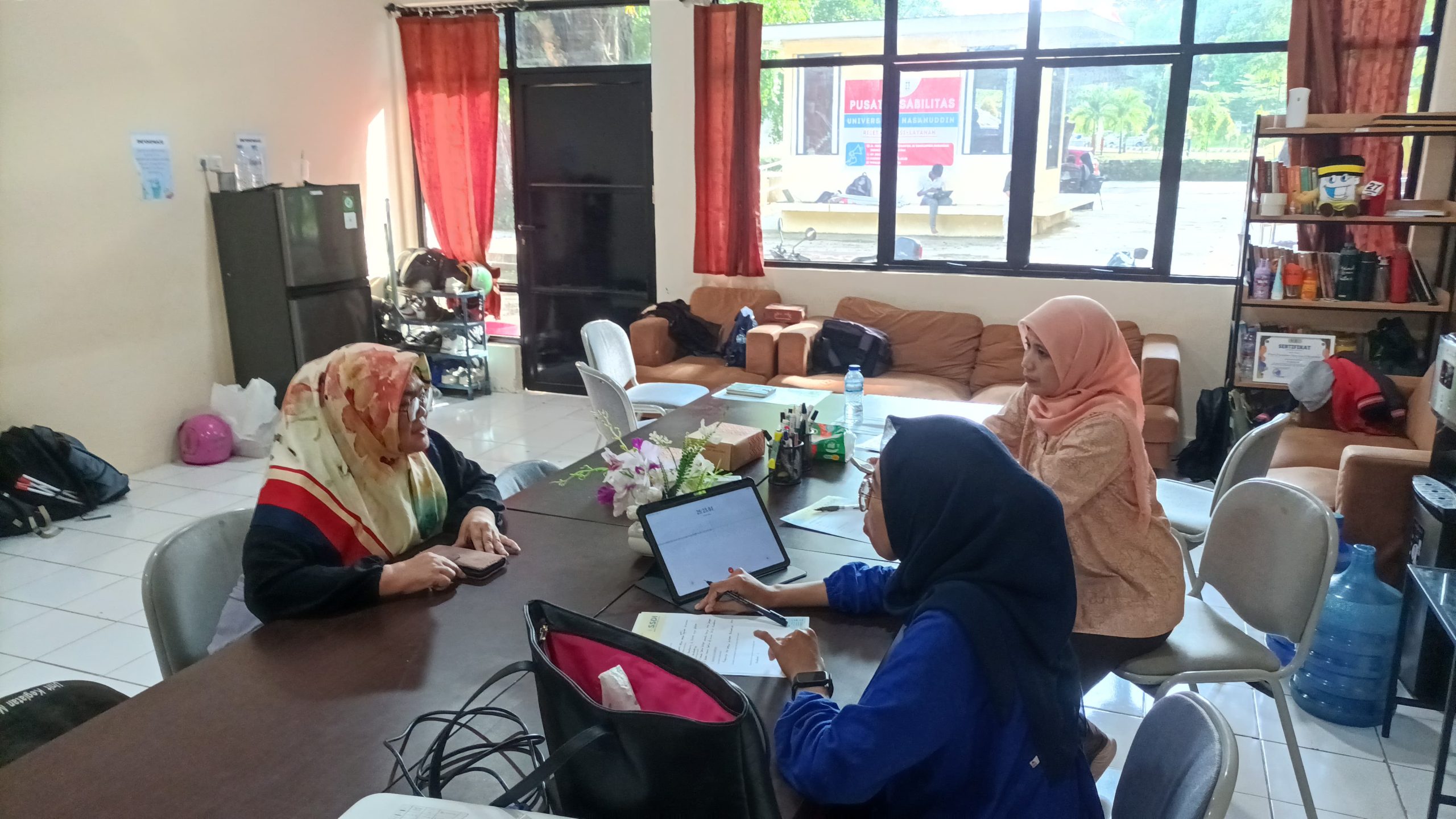 Asesmen Calon Mahasiswa Disabilitas Intelektual di Tengah Suasana Hangat di Taman Inklusif Unhas