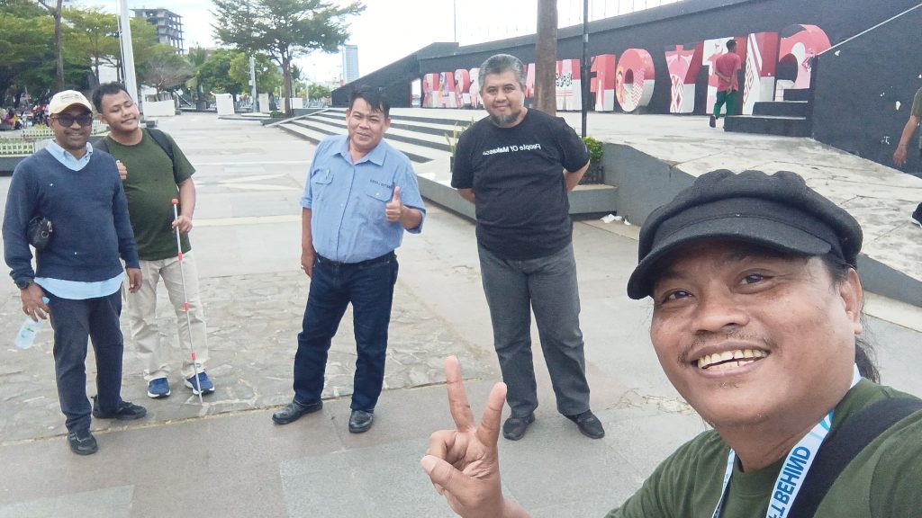 Tim Asesmen menguji aksesibilitas anjungan pantai losari