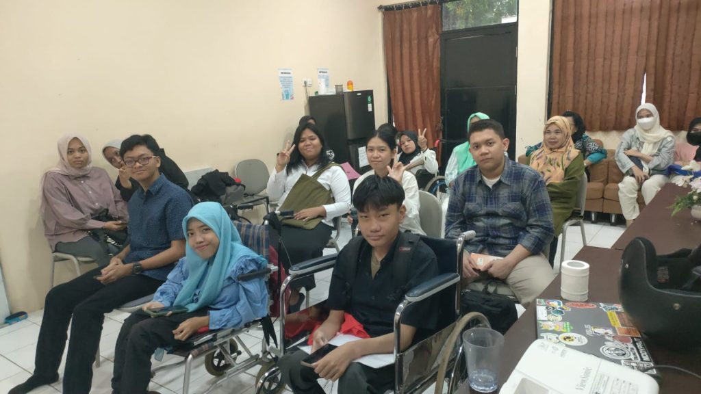 Peserta saat berkumpul di Kantor Pusat Disabilitas Unhas