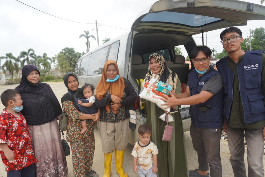 Pemberian Bantuan dari Tim Pusdis Tanggap Bencana Sumatera